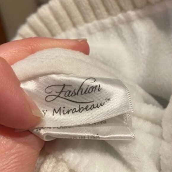 NWOT Mirabeau Black White Checkered Retro Design Knit Hat Pom Pom Beanie - Picture 3 of 4